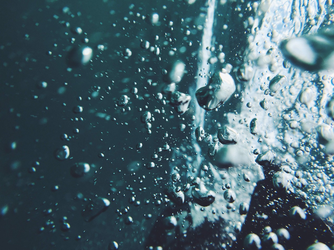 water, air bubbles, underwater-1867710.jpg
